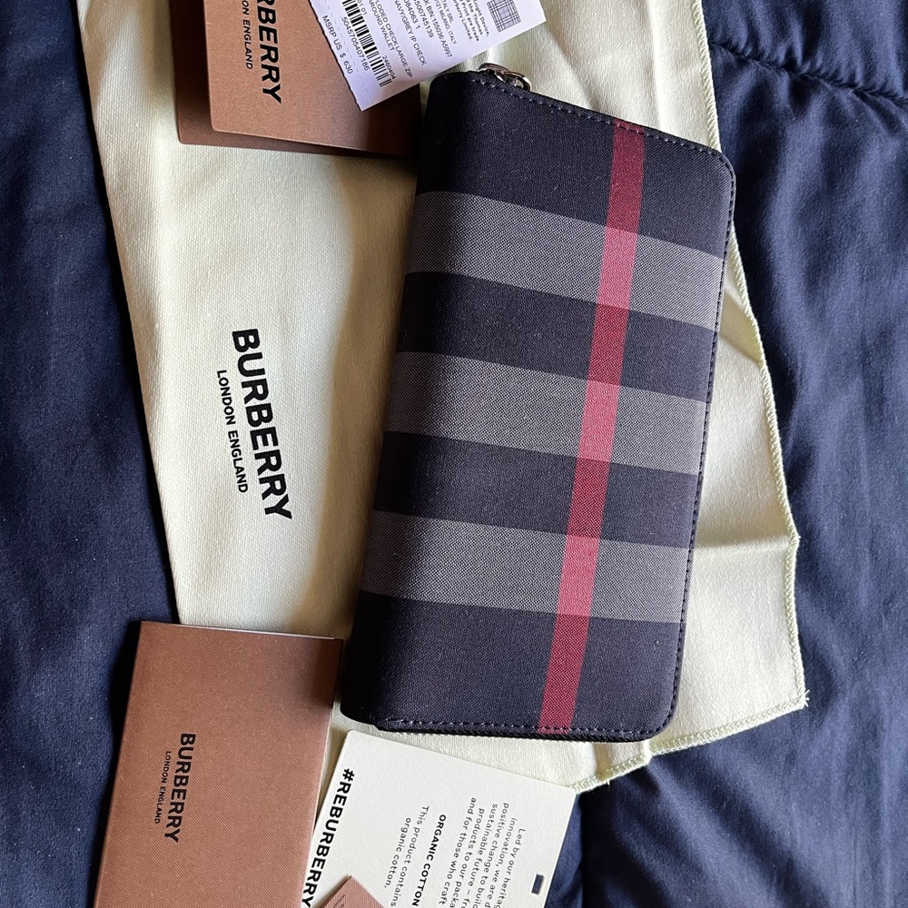 Burberry Midnight Blue and Red Zipper Wallet. Brand New With Tags and dust bag